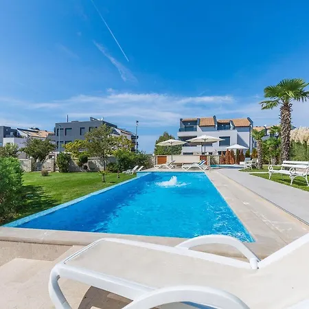 Bezaubernde Fewo Direkt An Der Adria Mit 2 Pools, Klima, Wlan, Meerblick, Terrasse, Grill Und Parkplatz