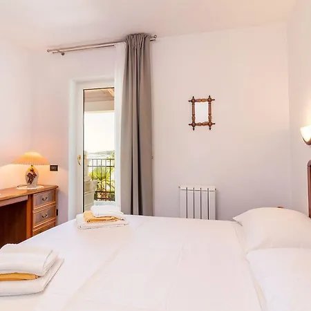 Appartamento Bezaubernde Fewo Direkt An Der Adria Mit 2 Pools, Klima, Wlan, Meerblick, Terrasse, Grill Und Parkplatz