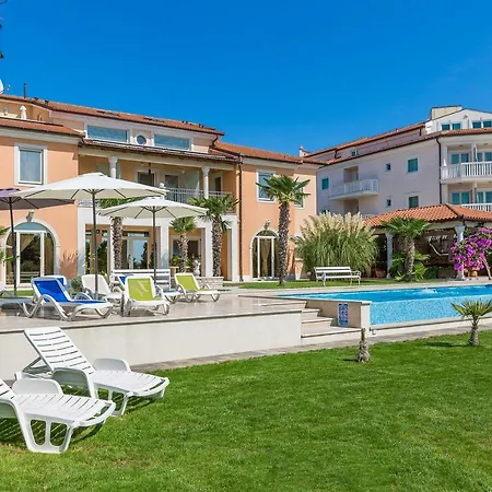 Bezaubernde Fewo Direkt An Der Adria Mit 2 Pools, Klima, Wlan, Meerblick, Terrasse, Grill Und Parkplatz Medolino