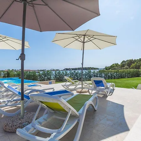 Bezaubernde Fewo Direkt An Der Adria Mit 2 Pools, Klima, Wlan, Meerblick, Terrasse, Grill Und Parkplatz *