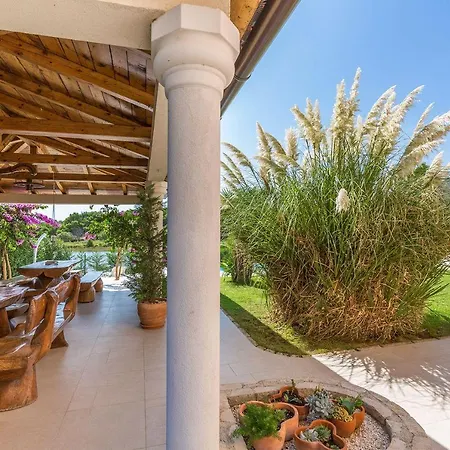 Bezaubernde Fewo Direkt An Der Adria Mit 2 Pools, Klima, Wlan, Meerblick, Terrasse, Grill Und Parkplatz Medolino