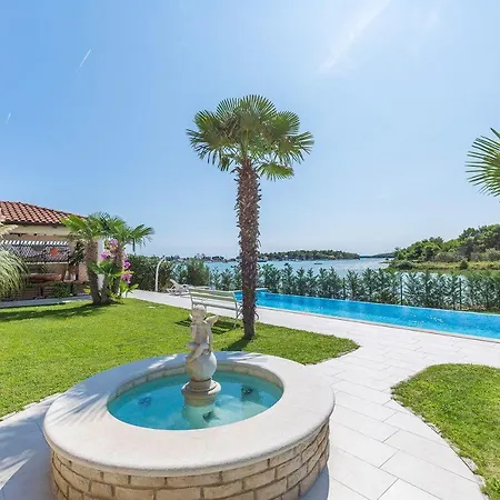 Bezaubernde Fewo Direkt An Der Adria Mit 2 Pools, Klima, Wlan, Meerblick, Terrasse, Grill Und Parkplatz Appartamento Medolino